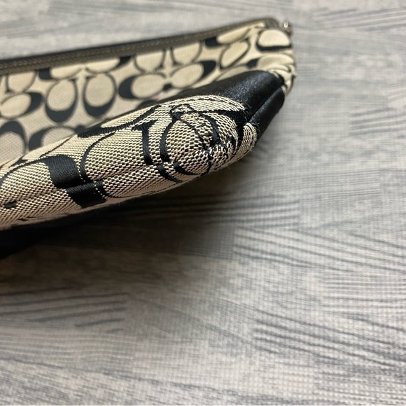 Coach Signature C Pattern IPad/Table Padded Case - Picture 4 of 7